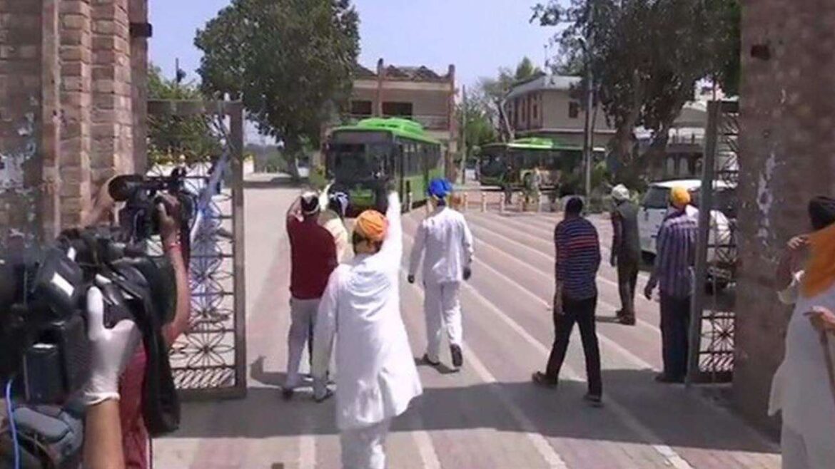 900162-majnu-ka-tila